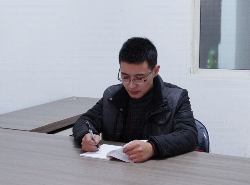 督查部工作員人執(zhí)勤 督查部工作員人執(zhí)勤